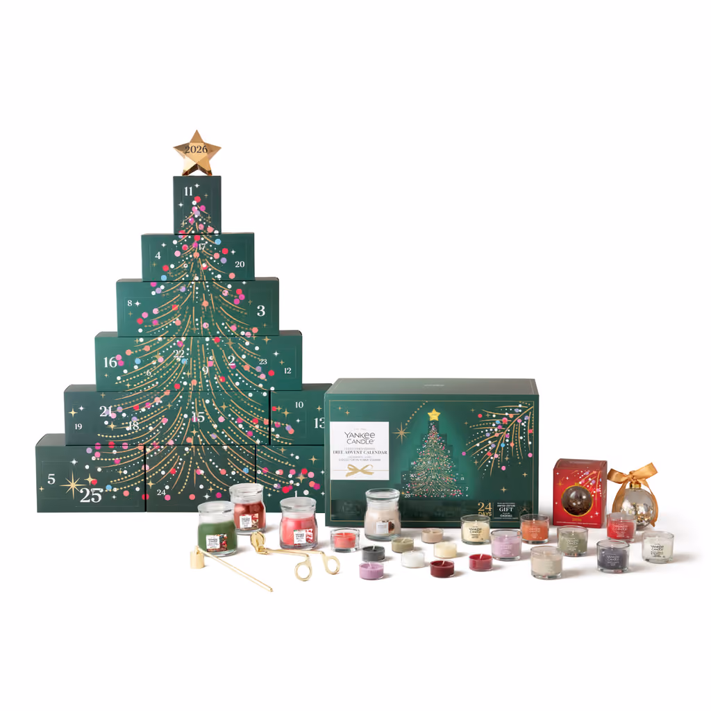 The assembled tree with the jars, votives, tea lights and bauble laid out beside it