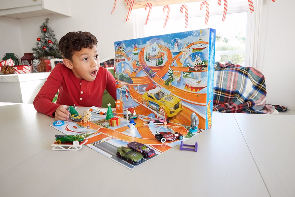Hot Wheels 2024 advent calendar contents, photograph 2 of 2