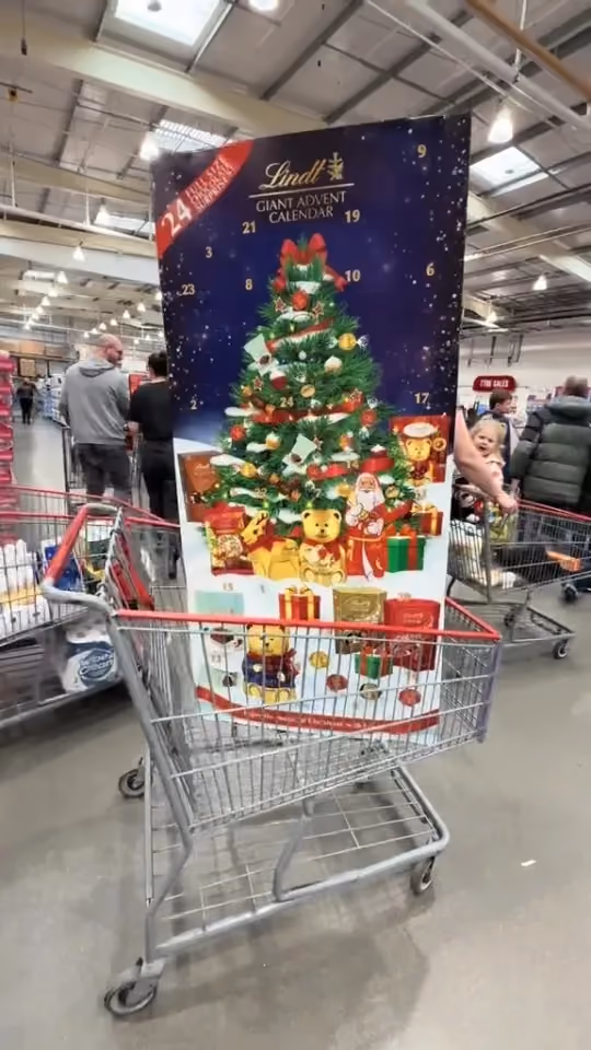 Lindt Giant 2025 advent calendar contents, photograph 1 of 1